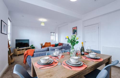 Modern 3 Bedroom House Perfect for Short and Long Stays - Foto 53