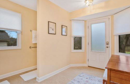 Gorgeous Creek Side Ranch-Style Estate With Dock - Foto 24