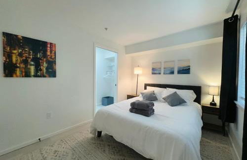 Modern 2Br-2Ba Belltown Condo with Free Garage Parking - Foto 16