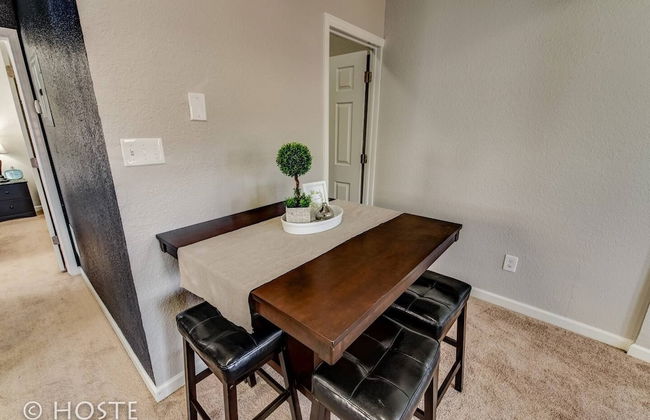 1BR Downtown Townhome King Bed, 5 Min to Shops - Photo 4