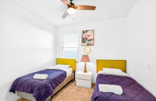 Tropical Desert Oasis Phoenix 5BR 3Bath with Outdoor Tiki Bar & BBQ - Photo 25