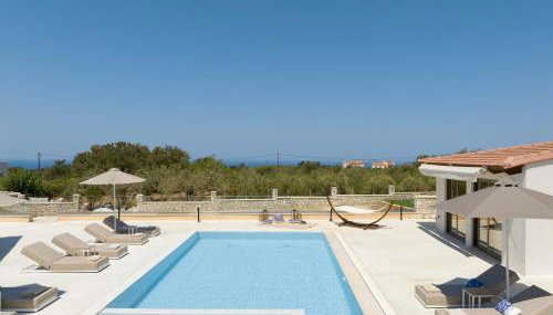 MaYa Villa, Heated Pool Estate near Rethymno and all amenities! - Foto 4, sunbed