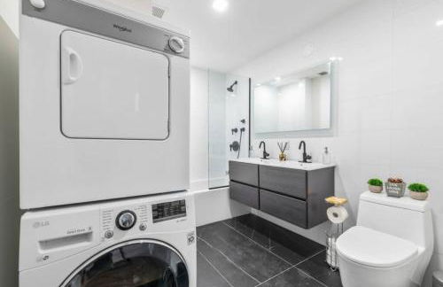 3BR Penthouse Suite with Massive Private Rooftop - Foto 34