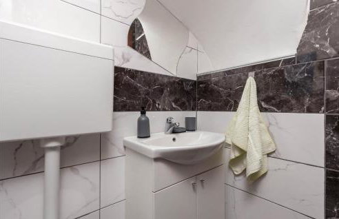 3 Bedroom Awesome Home In Jurdani - Foto 27