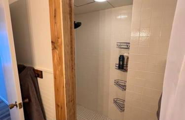 Lake Cabin; Renovated, Flat Lot, Dock, Sandy Beach, Many Games and Lake Toys! - Foto 22