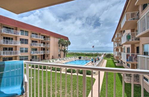 Sunny Cocoa Beach Condo with Balcony and Pool Access - Foto 40