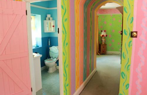 Historic Pike House with Beautiful Garden - Photo 26