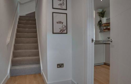 Sleek 4BR Townhouse - Rooftop - Hot Tub - Foto 37