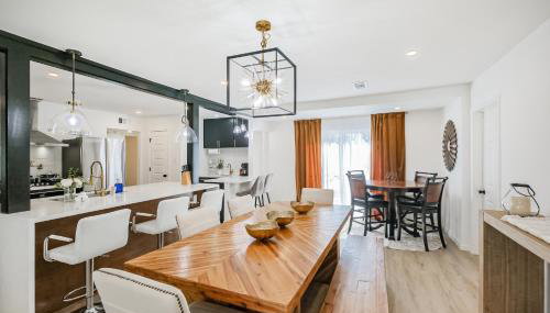 Oak Forest Retreat Sleeps 13 Near Heights - Foto 4