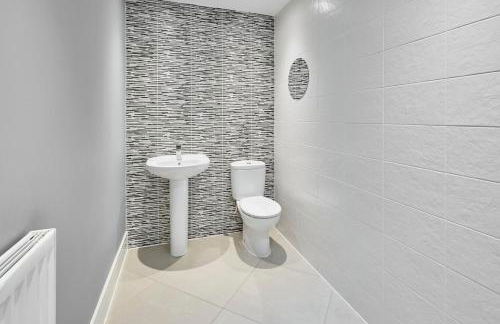 Modern Home with Garden, Corby - Foto 19