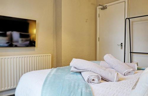 Large 5-Bedroom Home, Perfect for Long Stays & Team Accommodation - Foto 31