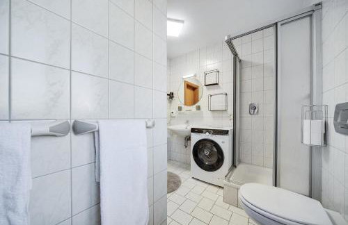 FEWO-LAVEES moderne zentrale FeWo nahe OMV Wacker Kliniken Burg -Eigener Eingang-Schlüsselloser Check in - Foto 14