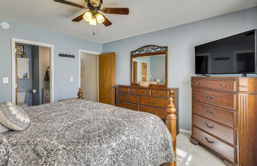 Oak Island Home w/ Fenced Yard, Walk to Long Beach - Foto 10