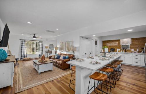 Seabrook 3BR Sleeps 10 w Backyard, Fire Pit Near Kemah - Foto 14