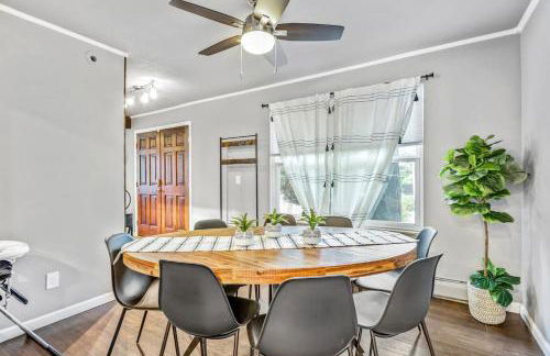 Modern Family Haven Fenced Yrd GrillFirepit - Foto 14