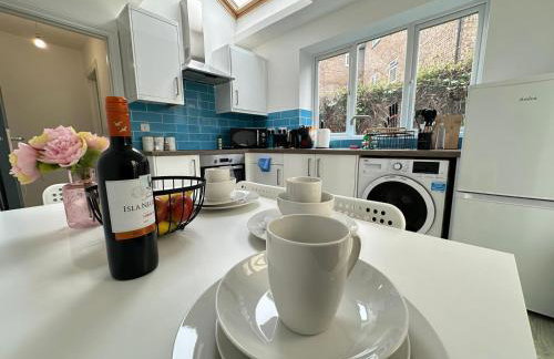 Central Bedford FREE Parking & Private Garden& Conservatory Perfect for large group of people - Foto 10