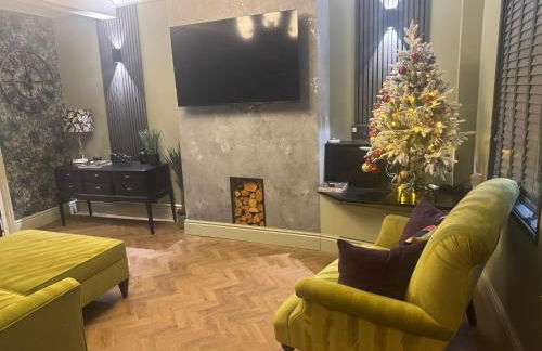 NEW Refurbished Cottage near Alton Towers Sleeps 6 Ashbourne Peak District Derbyshire - Foto 34