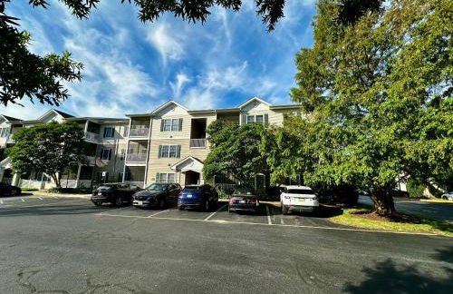 Modern and Comfy-2BR 2BA with pool access - ground floor, Near Outlets & Beaches - Foto 35