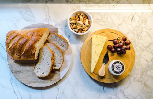 Unique 4 Bed Home in The Windsor Tapestries by Casa by Grace - Sleeps 7-9, Private Hot Tub Hire, Free Parking, Dog Friendly, Legoland, Windsor Castle - Foto 41