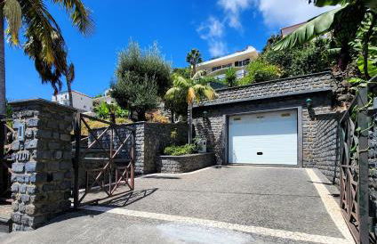 Villa Ocean Wave Calheta - Oversized Pool & Stunning Ocean Views - Photo 29