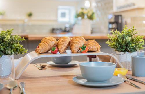 Lakeland Cottage - Bowness-on-Windermere sleeps 6 - Photo 14