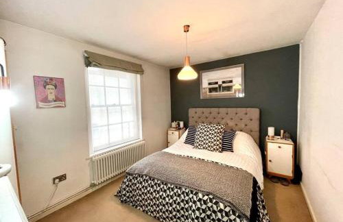 Gorgeous 2 bedroom apartment edge of Cabot Circus - Foto 11