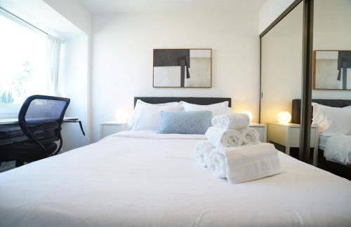 Stunning Waterfront 3BR Retreat - Perfect Getaway - Foto 6