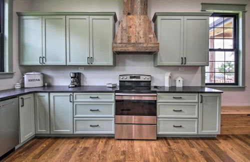 Bross Brothers Cabin with Wraparound Porch! - Foto 9