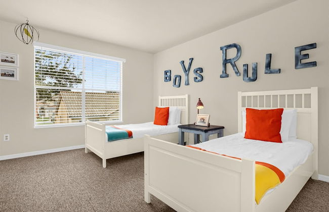 Spacious Home w Garden BBQ and Games at Golf Club - Photo 29