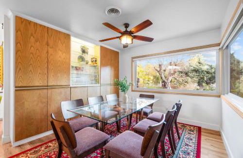 Nature-Inspired Stay with Pool, Fire Pits and More - Foto 66