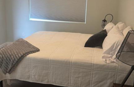 City Retreat, 2bdrm near Airport - Photo 12