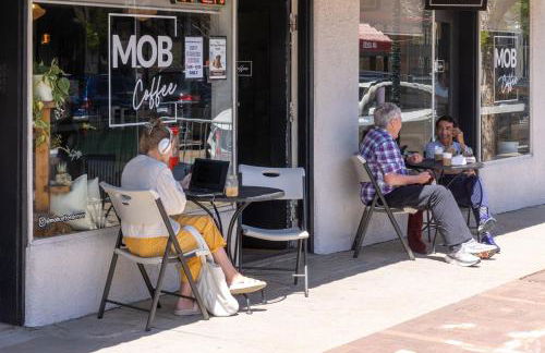 Quiet and Comfy Oasis - Firepit and Yard in Denver - Foto 27