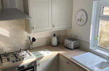 Bryntivy - a cheerful stone cottage close to beach - Foto 13