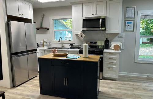 The Blue House- Backyard, grill, pets welcome - Foto 16