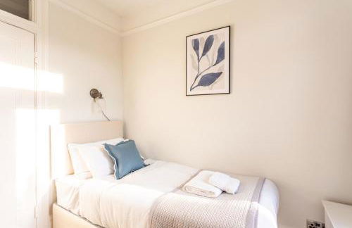 5 Bed Seaside Property with Garden , Parking and Games Room - Foto 50