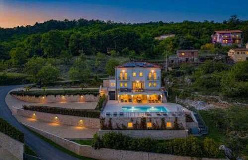 Villa Esarjo with Heated Pool and Sea View - Foto 1