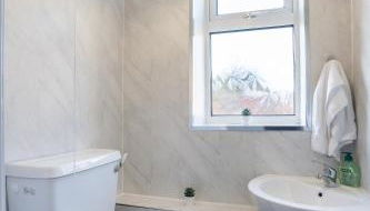 Modern - 2 Bed - Free Parking- by Holiday Homes - Foto 4