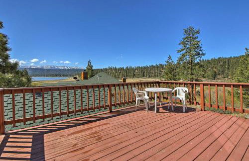 Walk to Lake Cabin with Deck and Views in Fawnskin - Foto 1