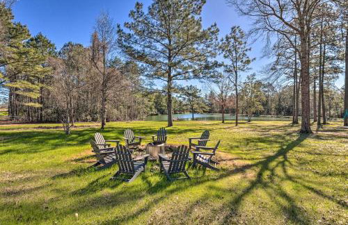 Green Acres Home with Fire Pit and Fishing Pond - Foto 1