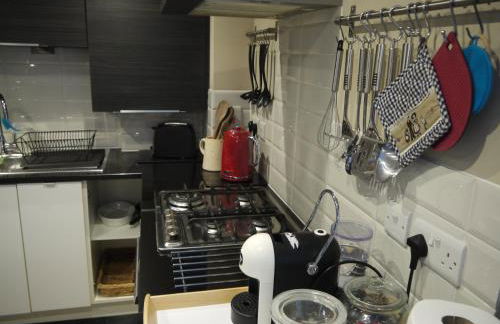 Old Brewery home with pool and gym access - Foto 11