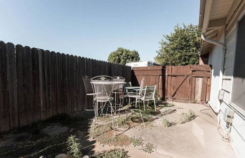 SunHouse 1410sqft BBQ 3xTVs Pets W/D Backyard - Photo 19