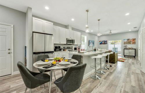 Chic Retreat-Stunning Design Cozy Fire Pit Escape! - Foto 19