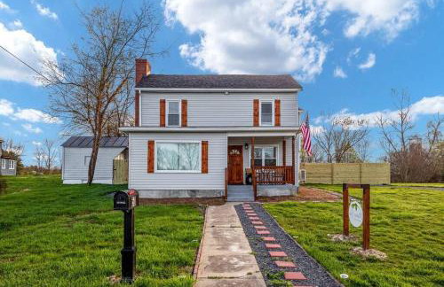 Pondview 4BR Cabin-Walk to Caverns, Hot Tub, Wi-Fi - Foto 24