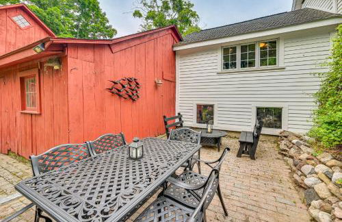 Historic Farmhouse Near Mountains and Colleges! - Foto 34