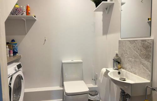 4BR - 3BA - Fast Wi-Fi - Free Parking - Garden - EV Point - Photo 15