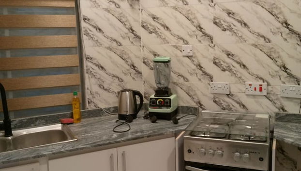 Inviting 2-bed Apt With Parking in Ifako-ijaiye - Foto 3, Cocina privada