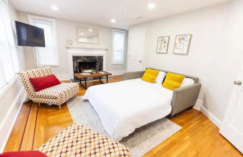 Jennifer's Cozy Apt Walk to Brown In Unit Laundry - Foto 32