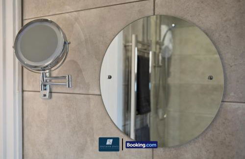 2 Bed House By Southern Stays Short Lets & Serviced Accommodation Bournemouth With Parking - Relocation & Family, 1km From The Beach - Photo 40