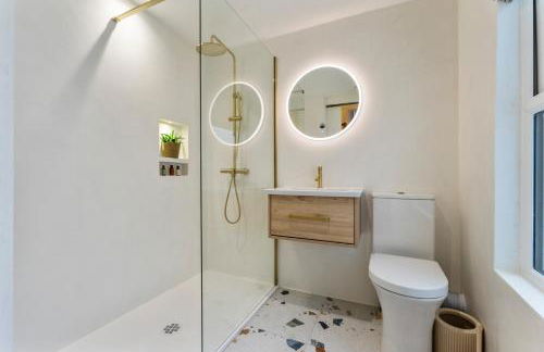 2-Bed - Sleeps 6 - Seafront View with Free Parking - Foto 8