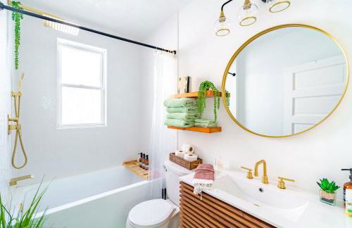 Jungle House Columbus Short North Downtown Free Parking - Steps to Convention Center & Nationwide Arena - 2BR Luxury Home - Sleeps 8 - Over 5,800 Five Star Stays - Foto 60